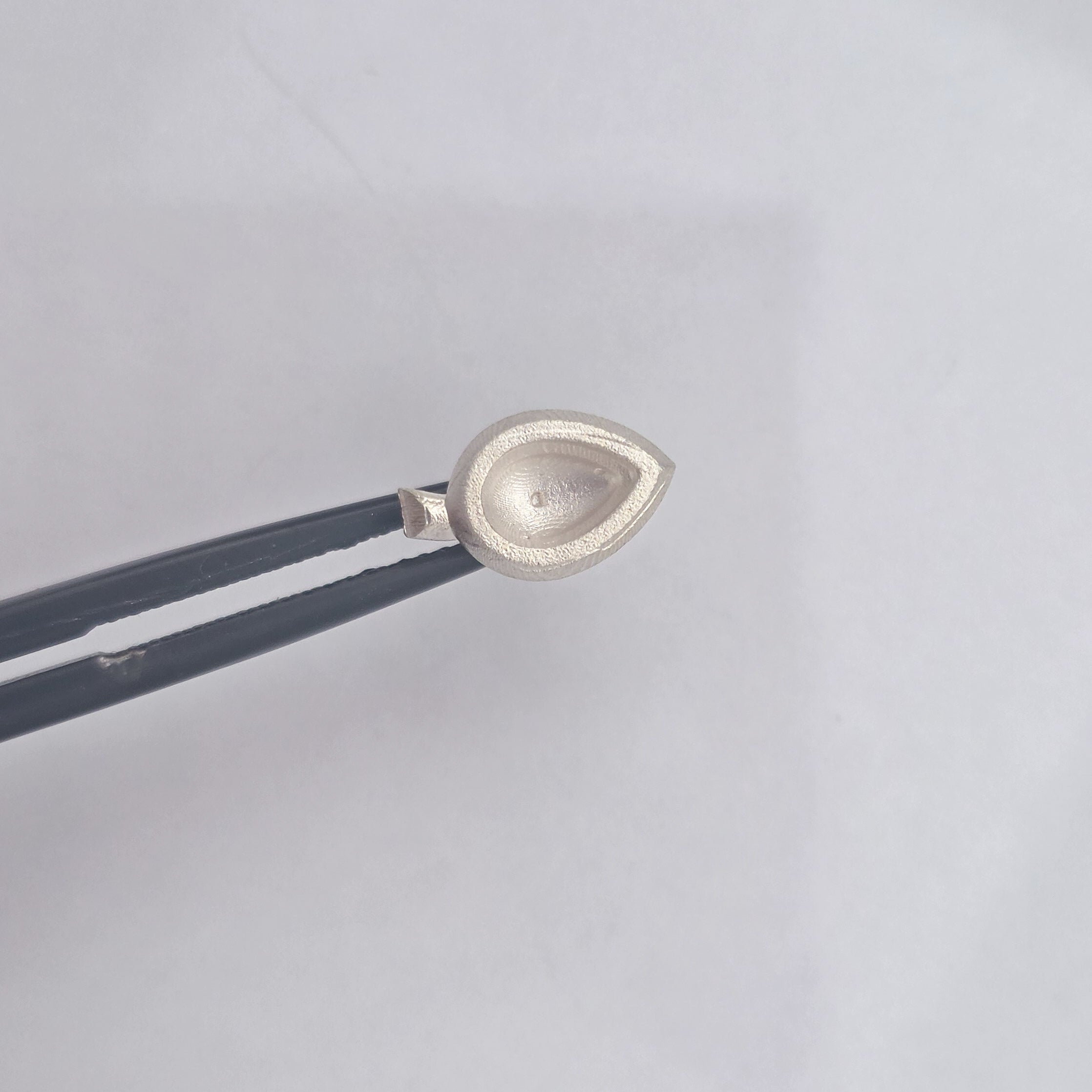 Pear Shape Pebble Setting 6x4mm