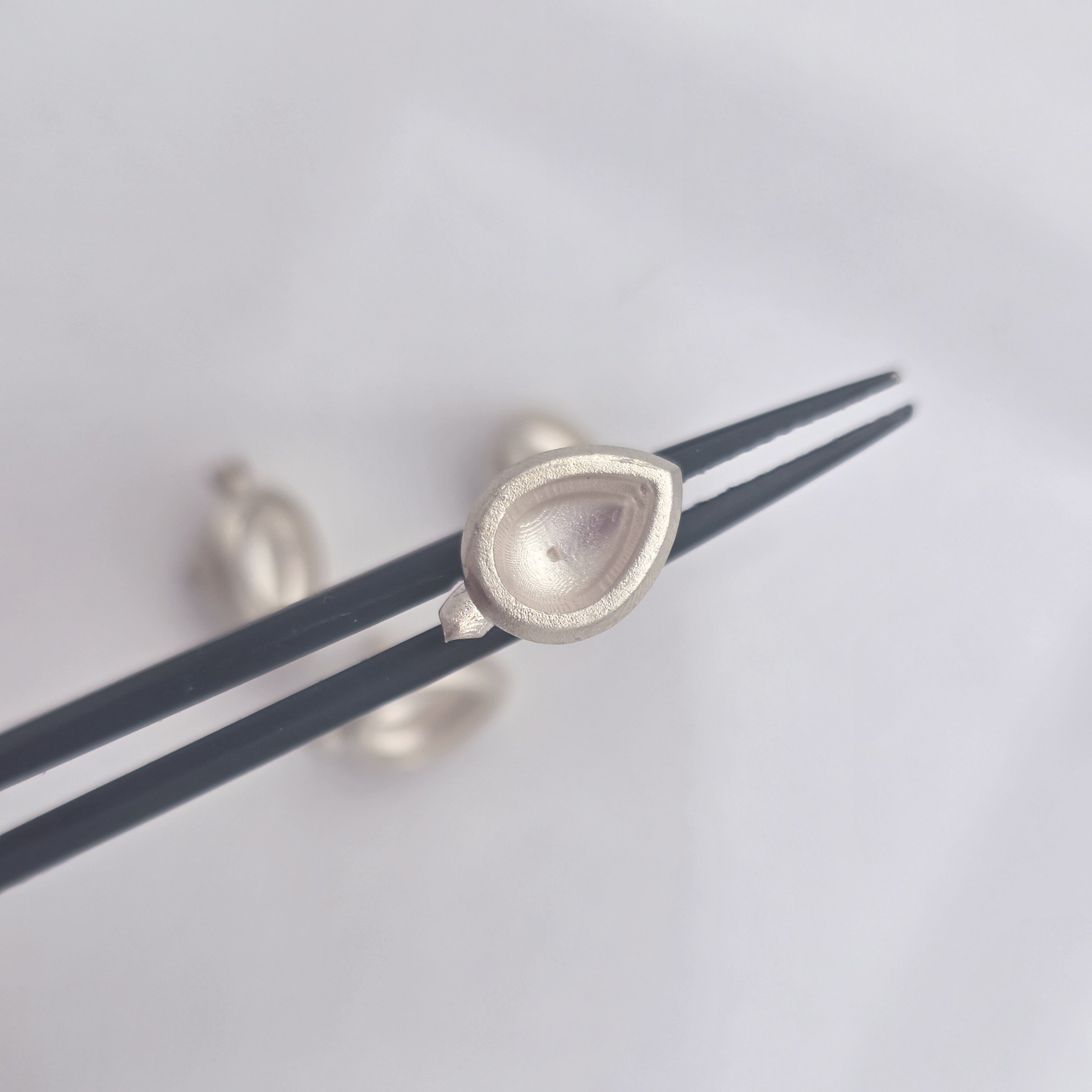 Pear Shape Pebble Setting 7x5mm
