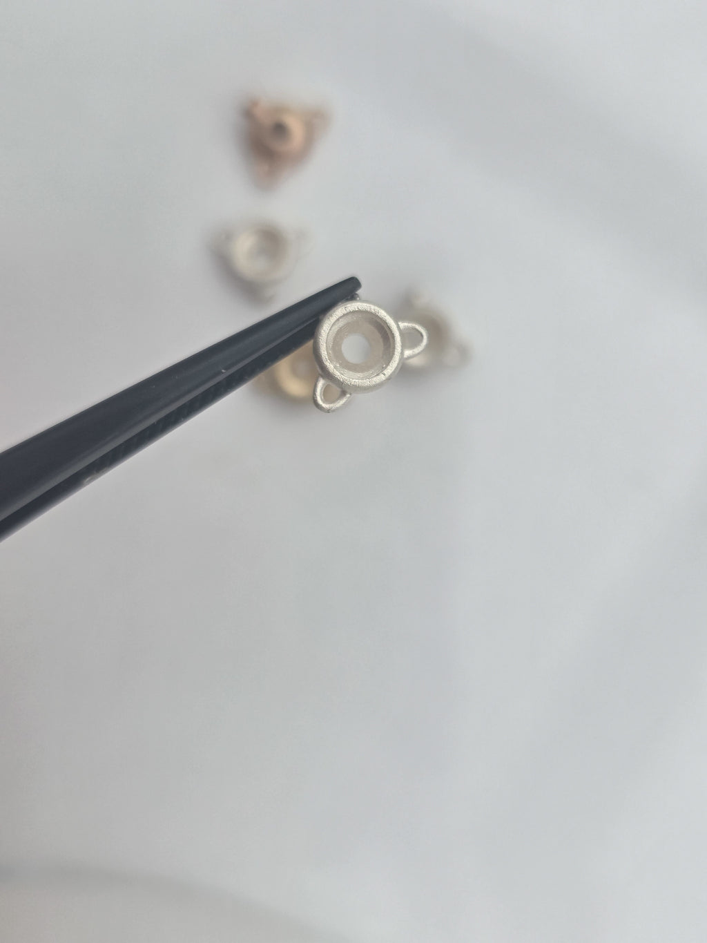 Solitaire Bezel Pendant 4mm