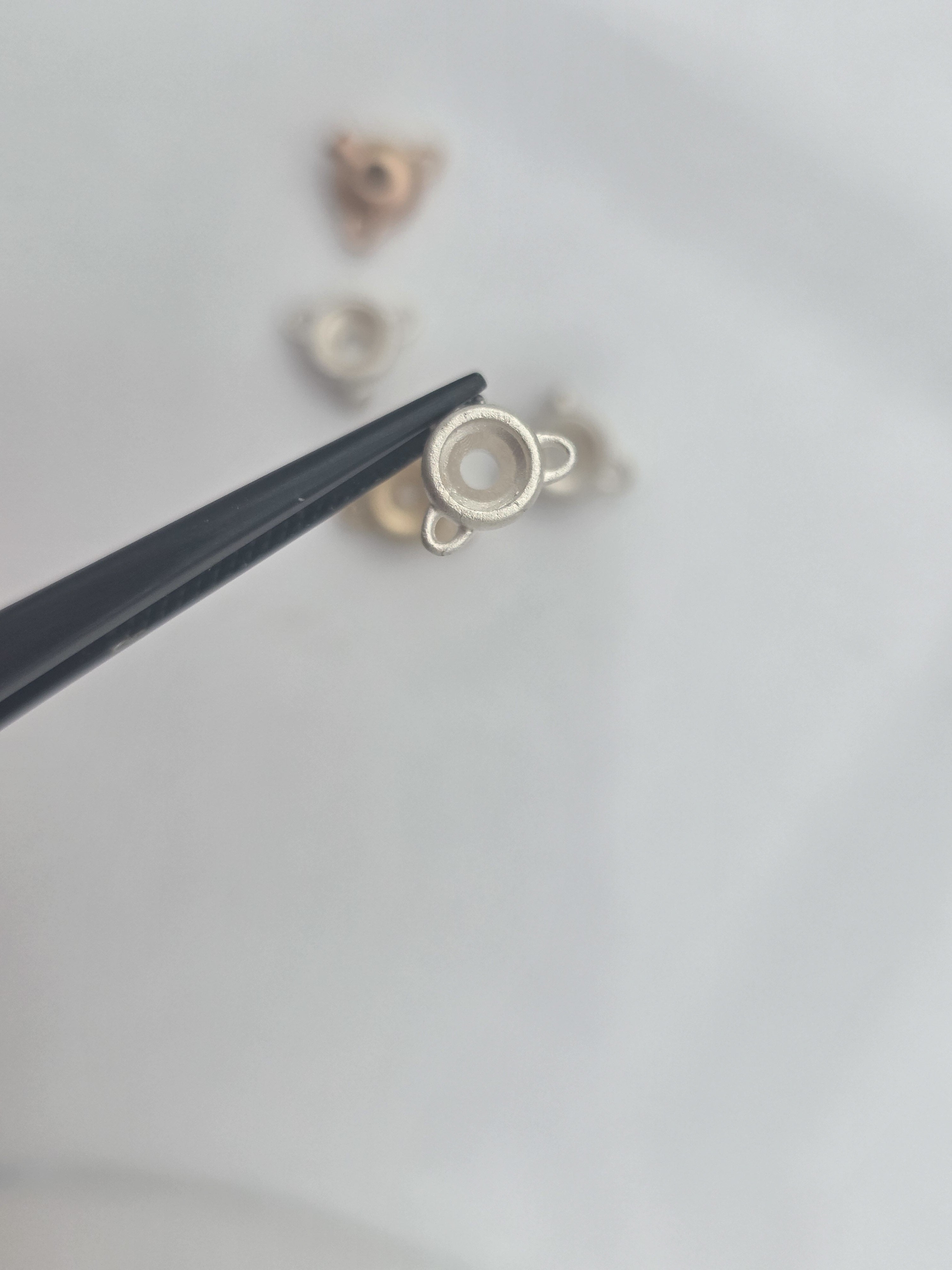 Solitaire Bezel Pendant 4mm
