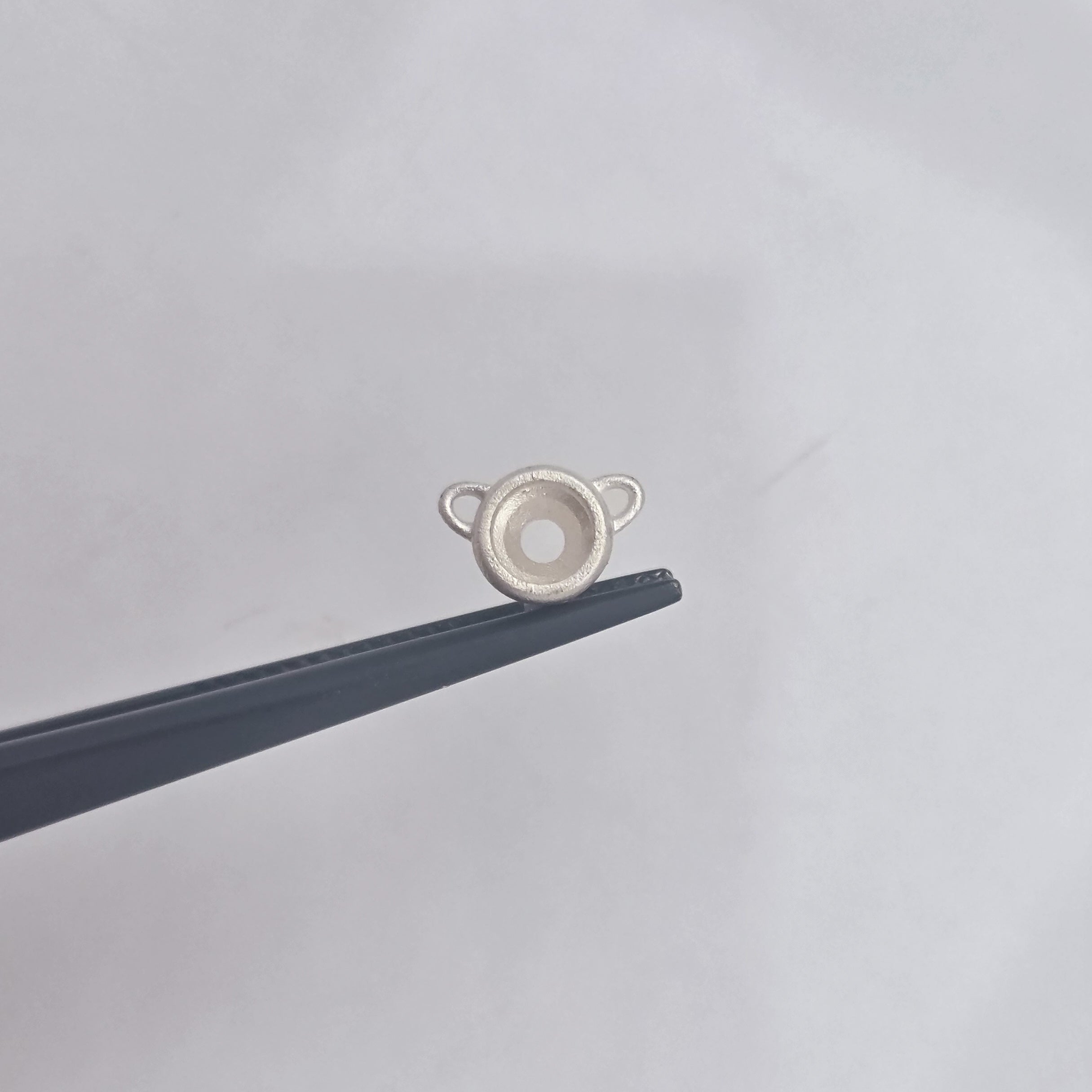 Solitaire Bezel Pendant 4mm